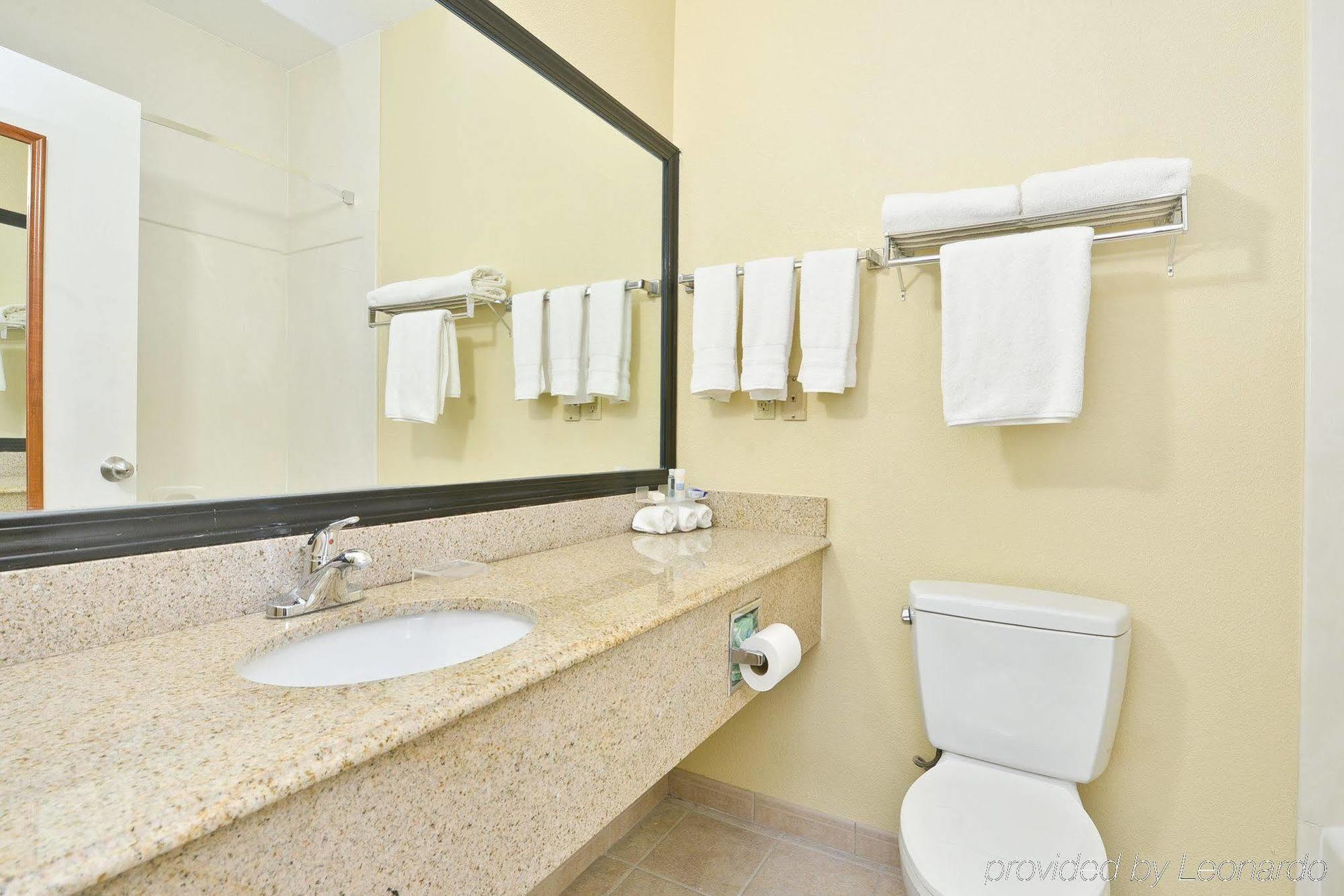 Western North Houston Inn&suites