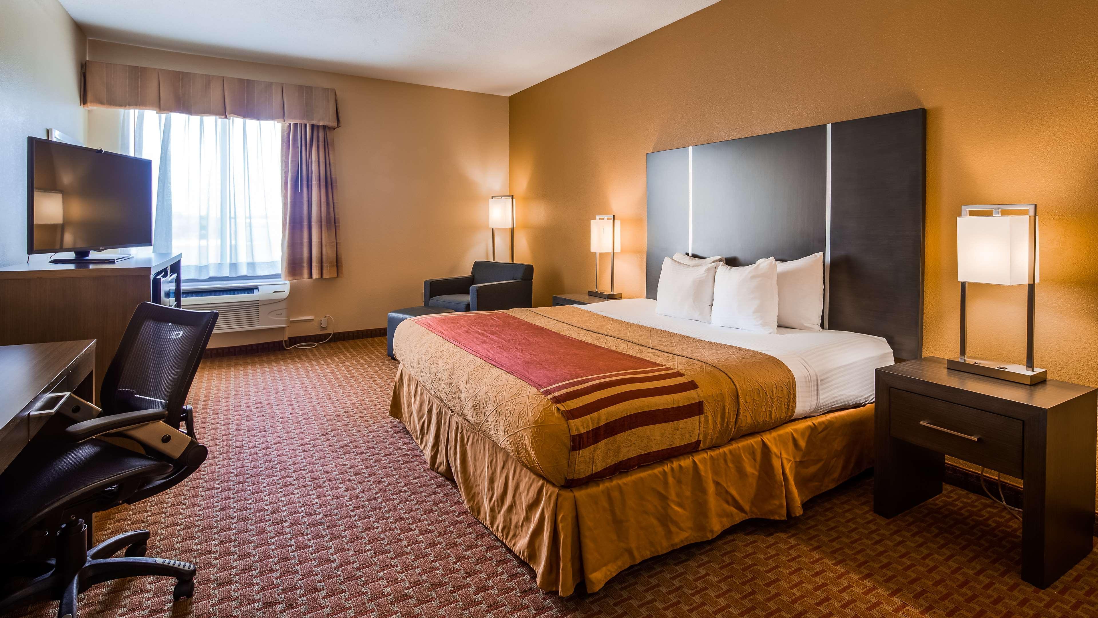 Best Western Plus North & Hotel 3*